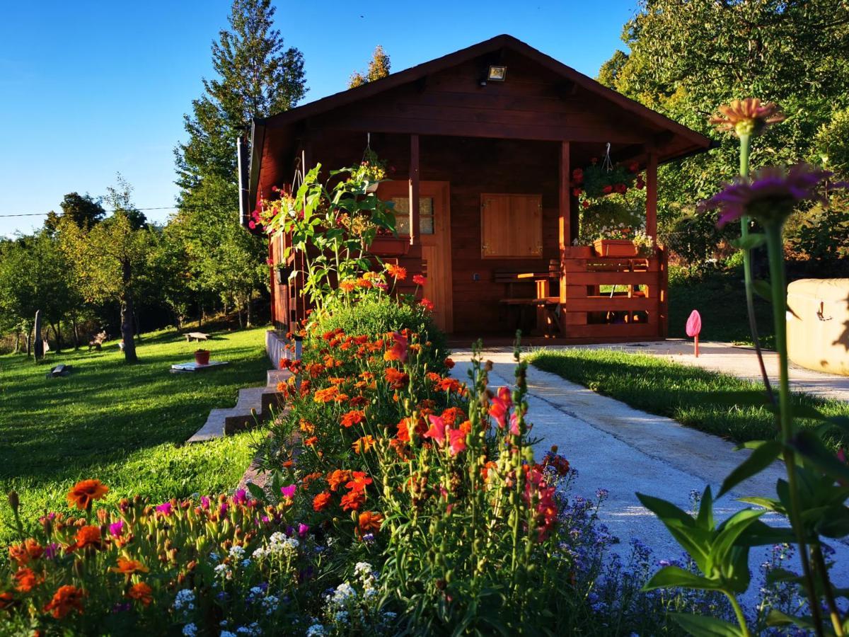 Cottage La Sierra With Jacuzzi Korenica Exterior foto