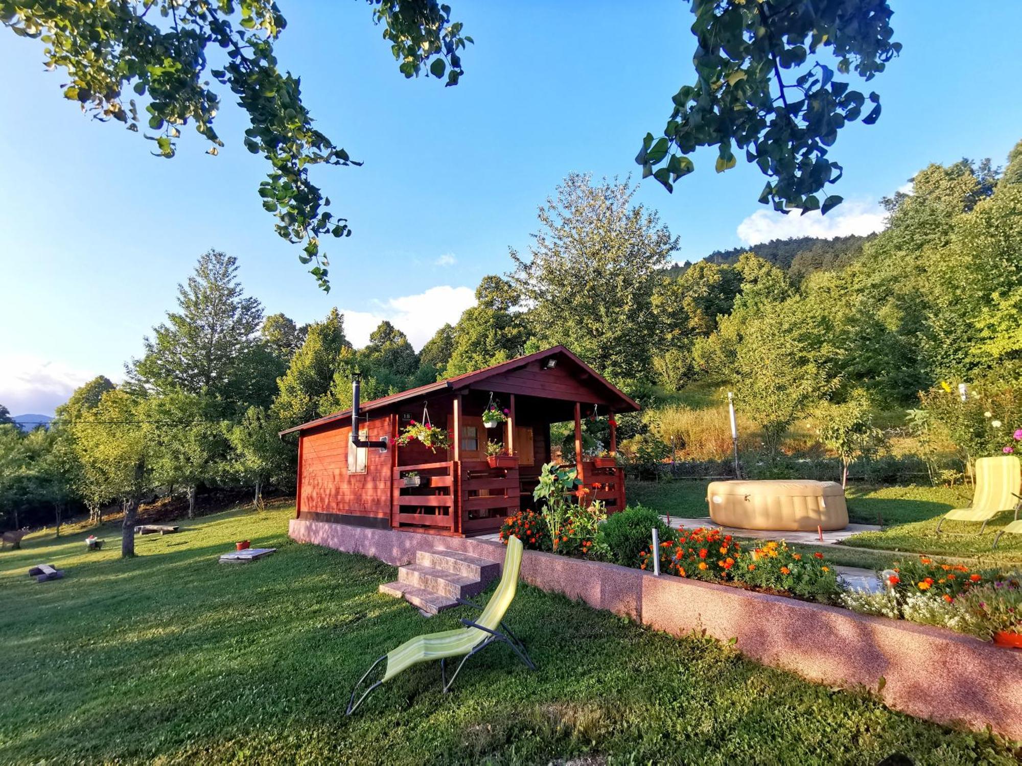 Cottage La Sierra With Jacuzzi Korenica Exterior foto