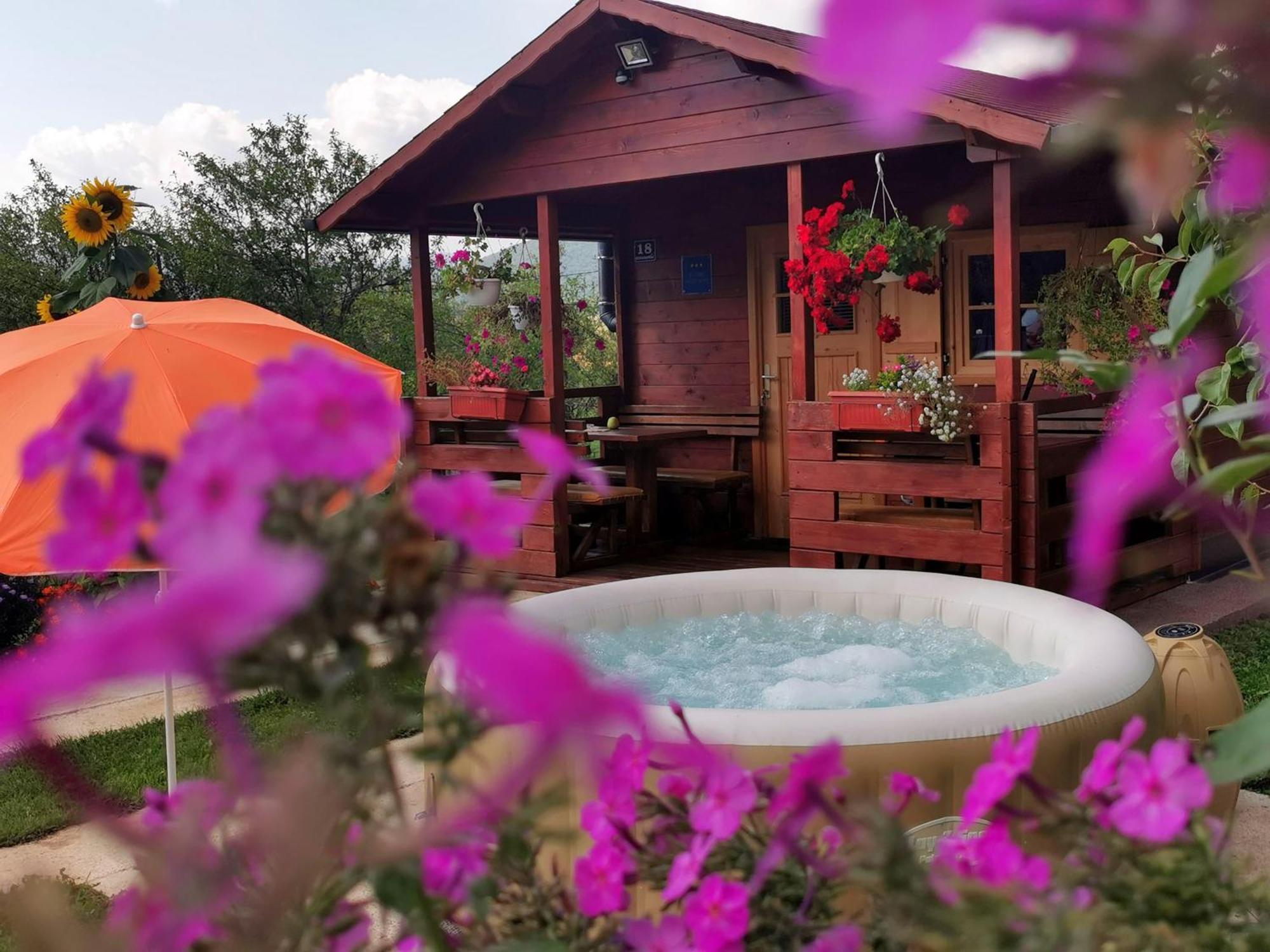 Cottage La Sierra With Jacuzzi Korenica Exterior foto